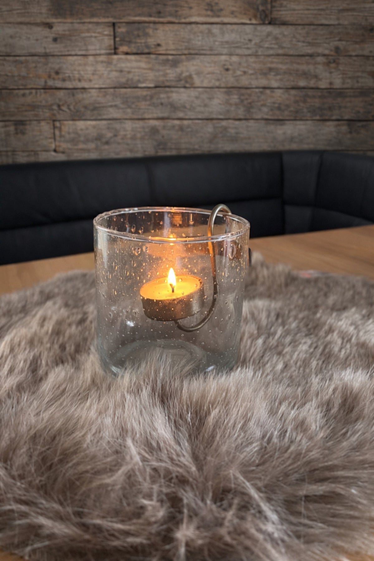 Windlicht aus Glas mit Metalleinsatz