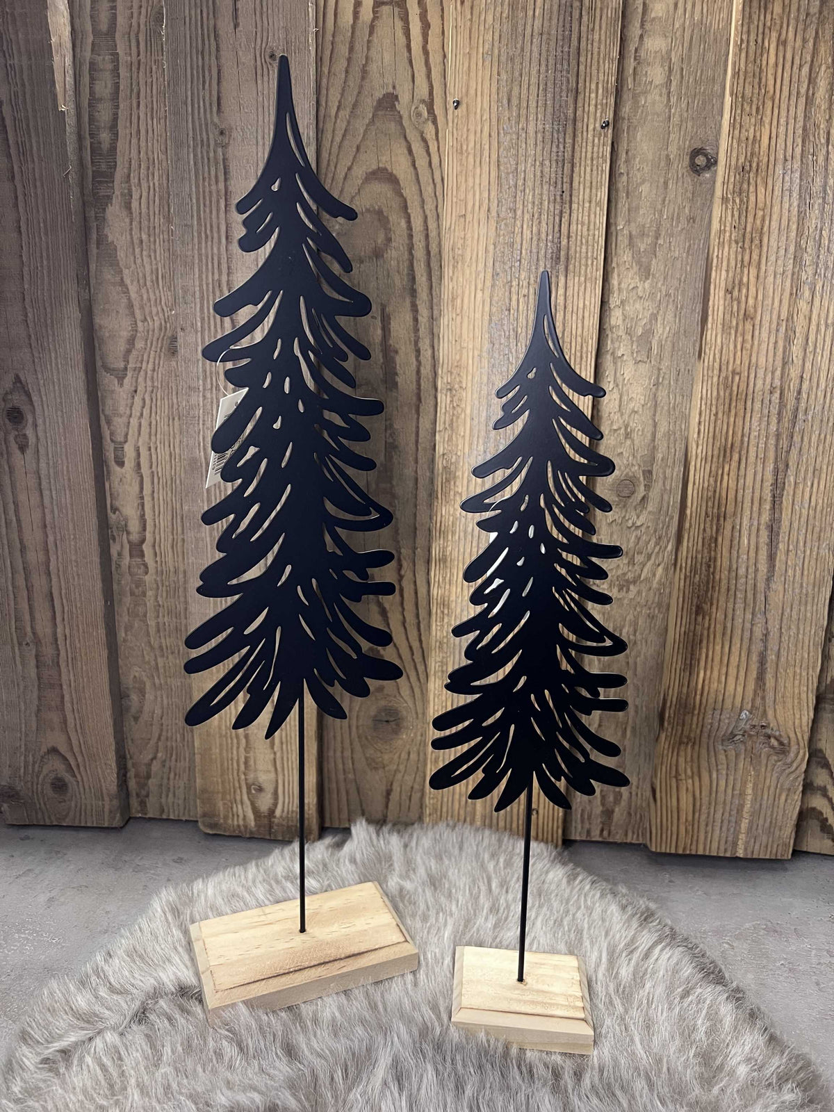 Tannenfigur aus Holz und Metall