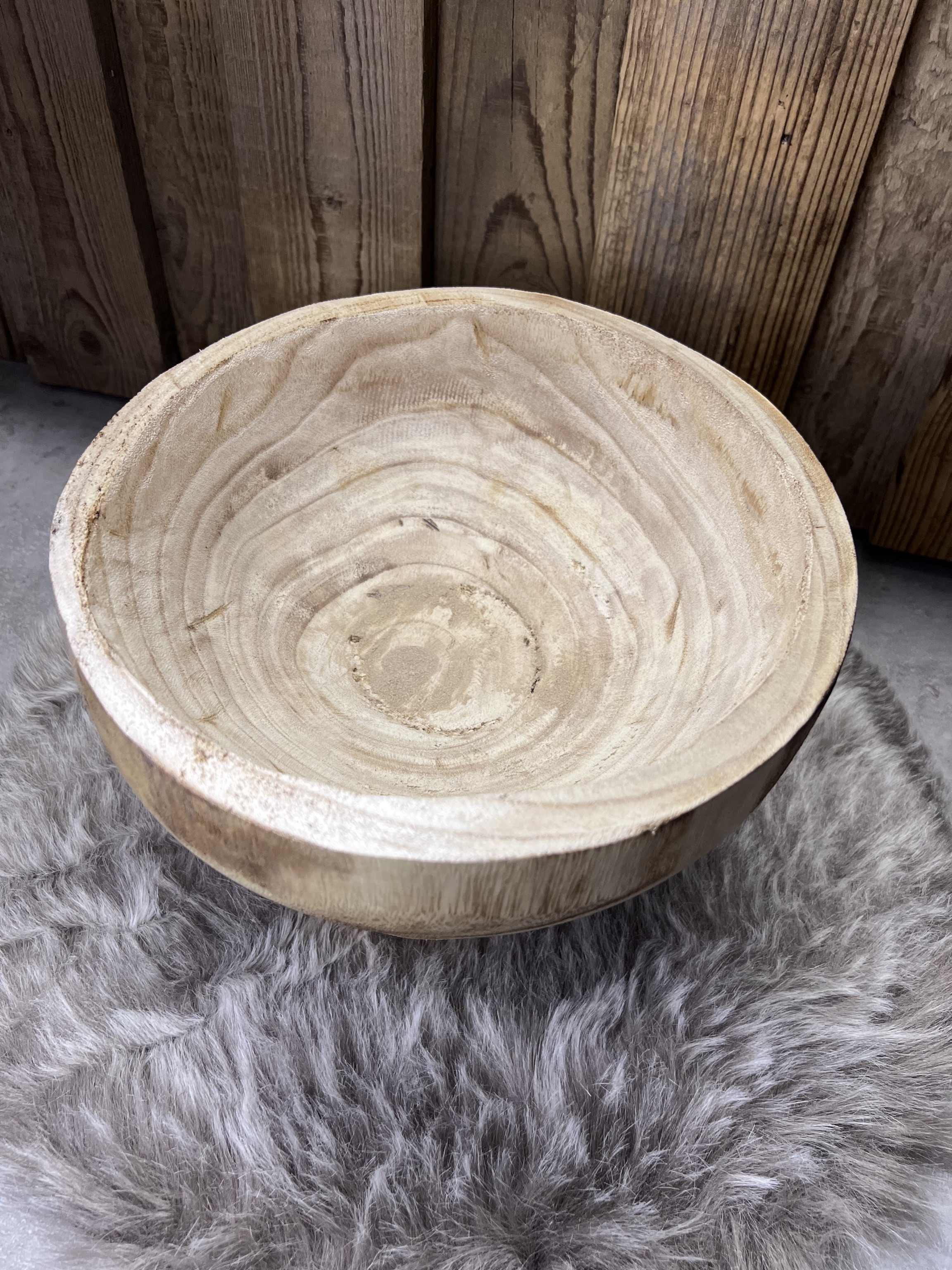 Schale aus Holz