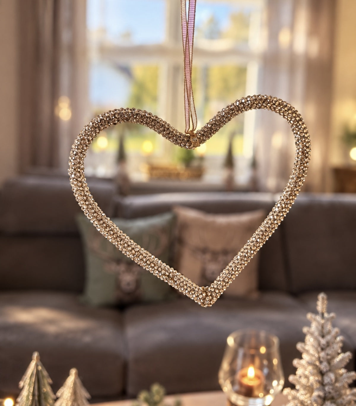 Christbaumanhänger aus Strasssteinen gold