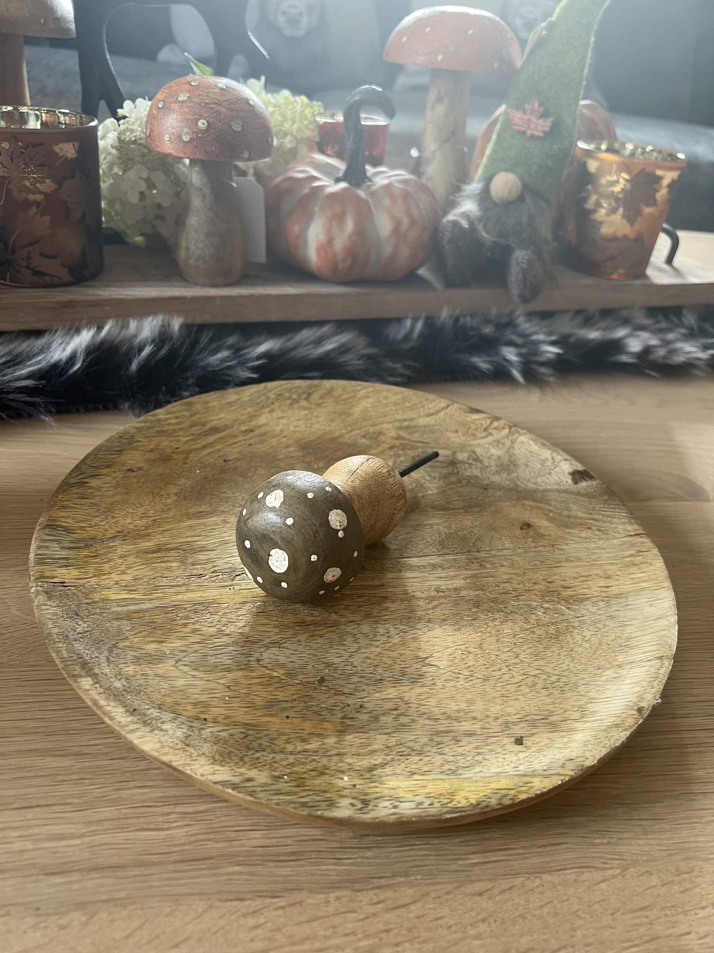 Pilzfigur aus Holz mit Staab Erdfarben