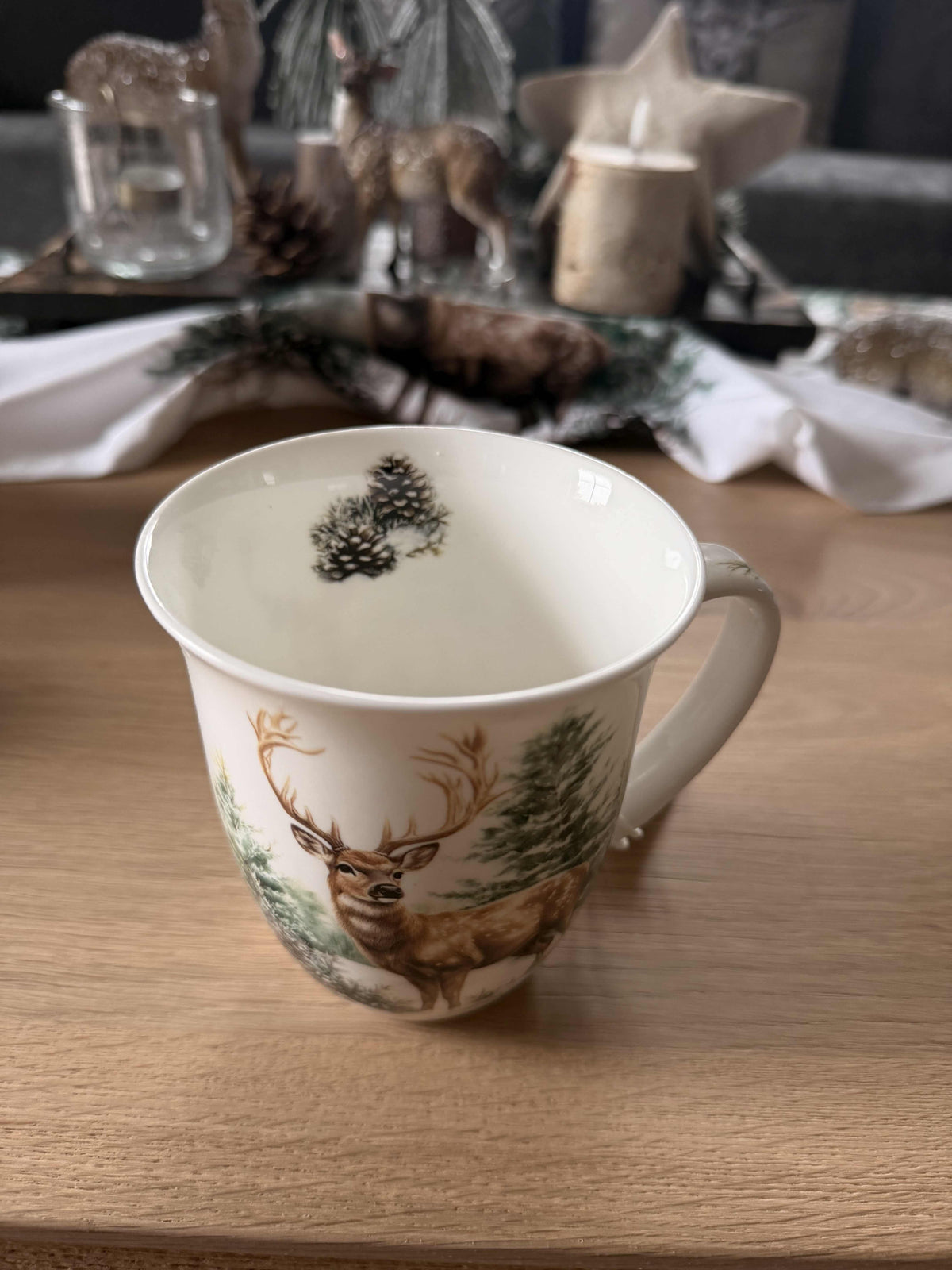 Große Tasse mit Hirschmotiv