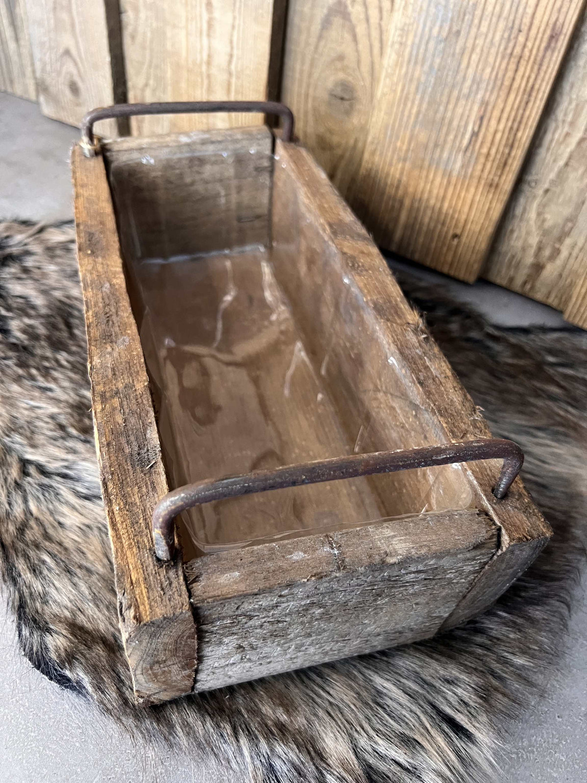 Holzkiste Ziegelform mit Metallgriffen