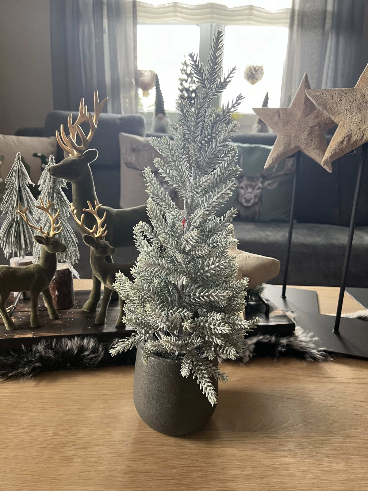 Künstlicher Wacholderbaum im Topf