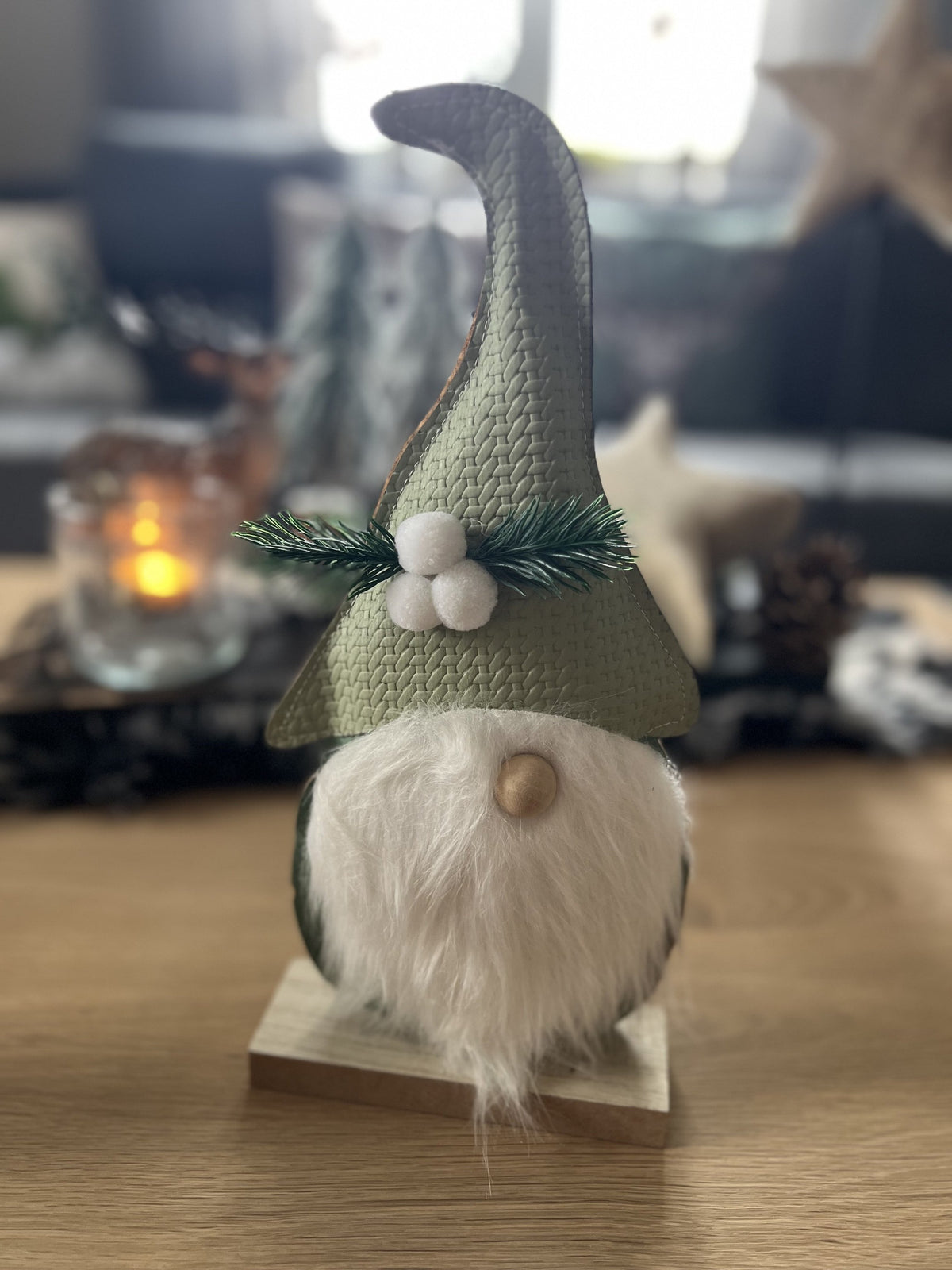 Wichtel auf Holzsockel