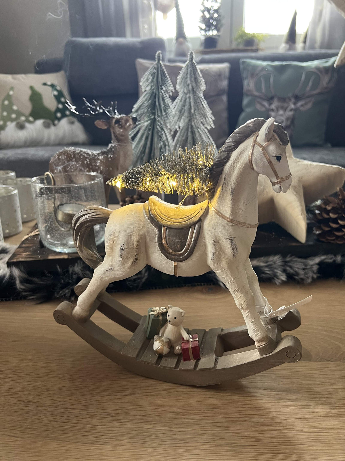 Schaukelpferdfigur mit LED Licht