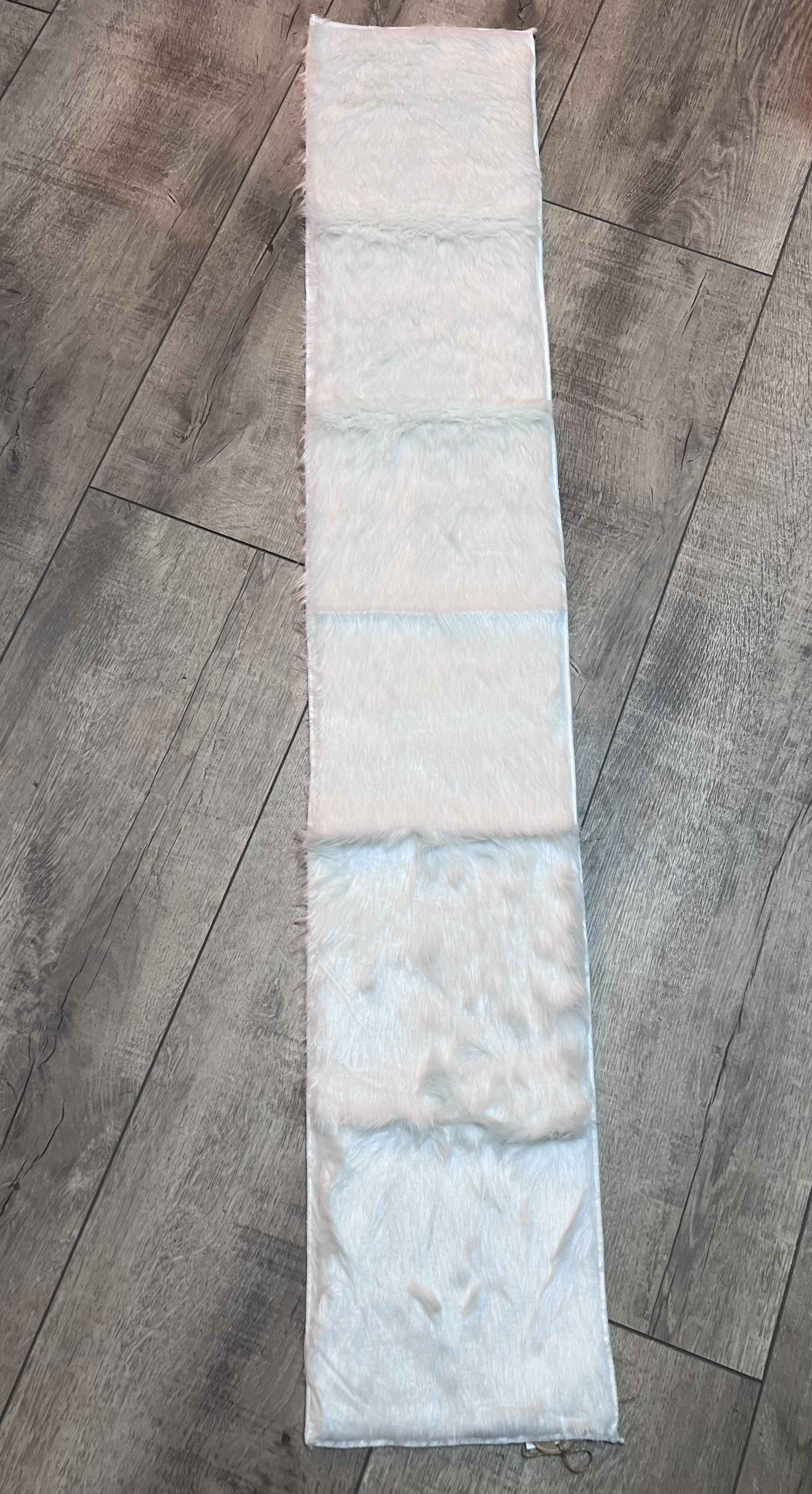 Tischläufer aus Kunstfell