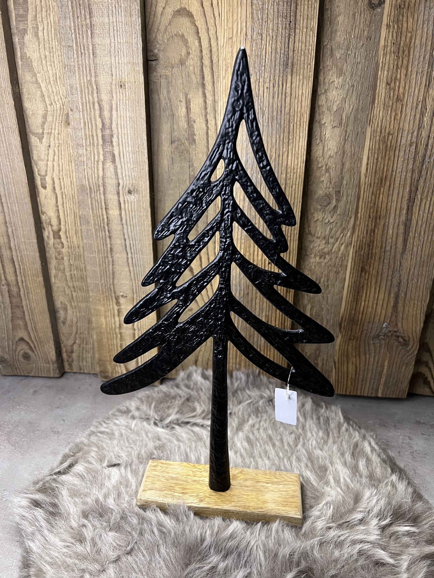 Metallbaum auf Holzsockel