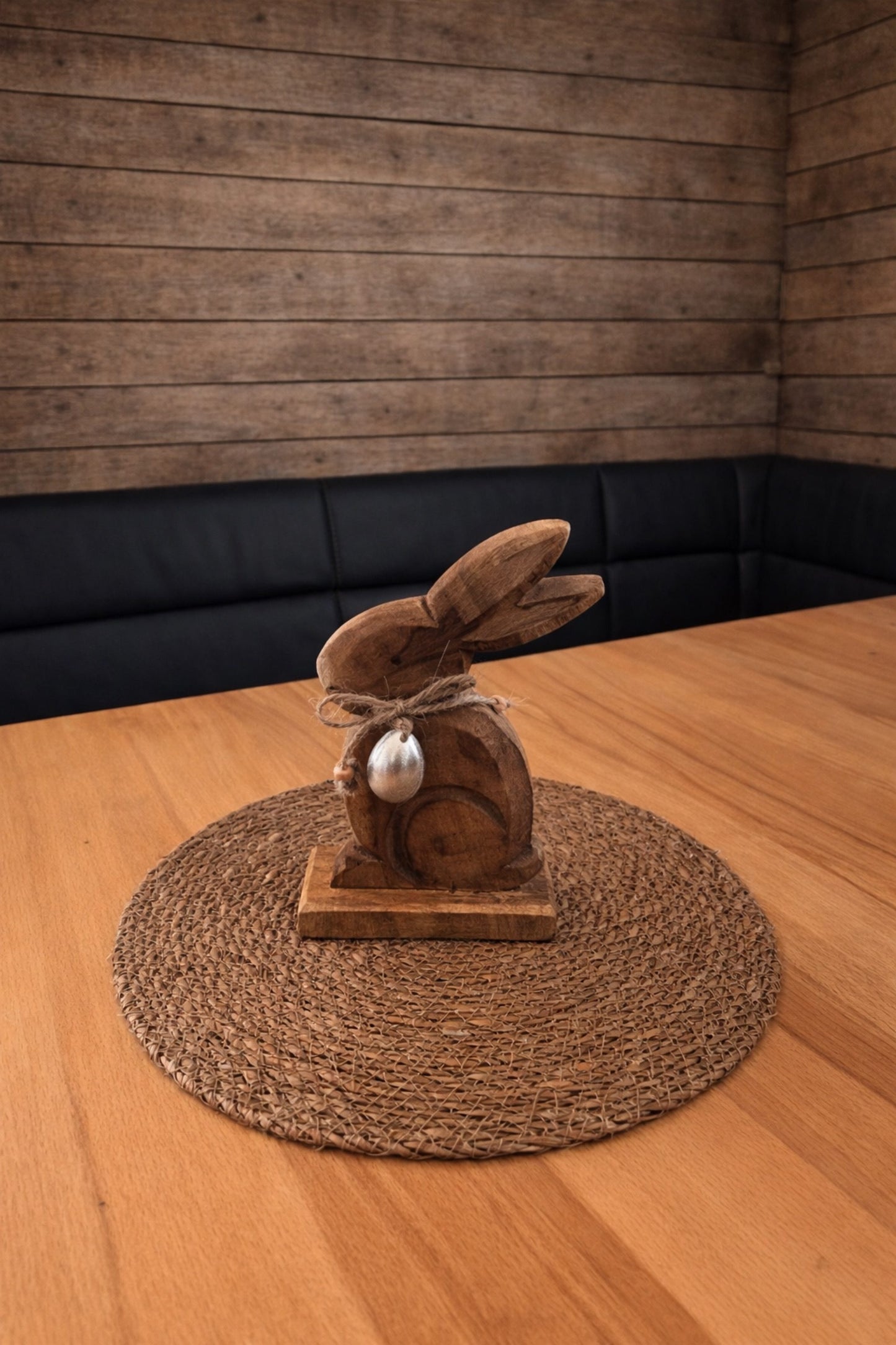 Hasenfigur aus Mangoholz