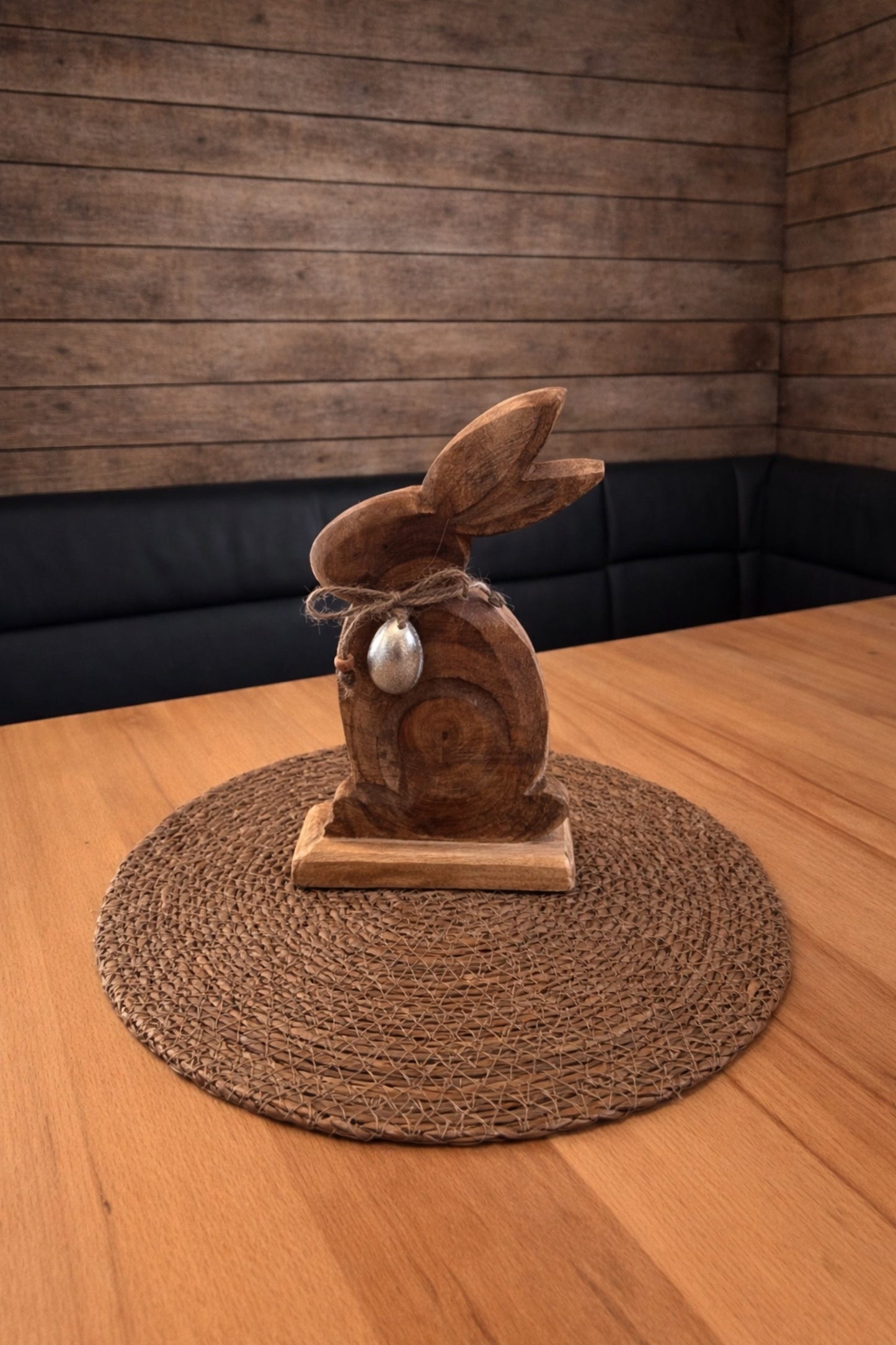 Hasenfigur aus Mangoholz