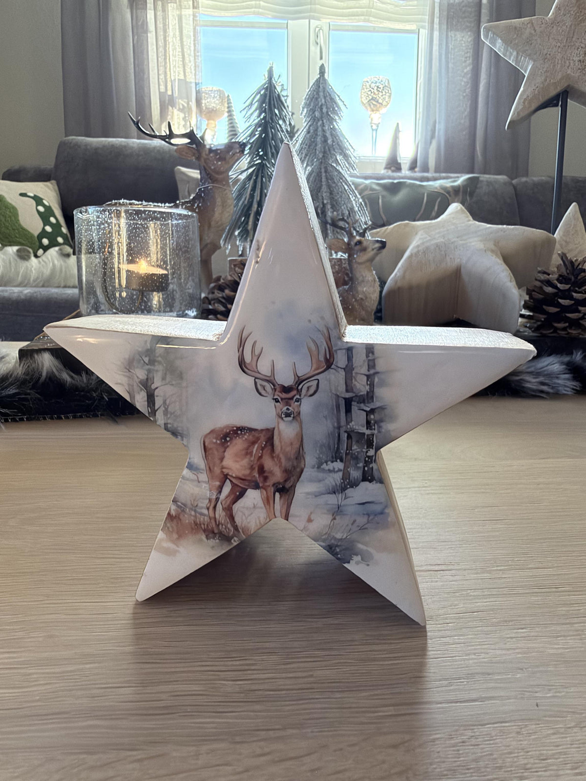 Holzstern mit Hirschmotiv