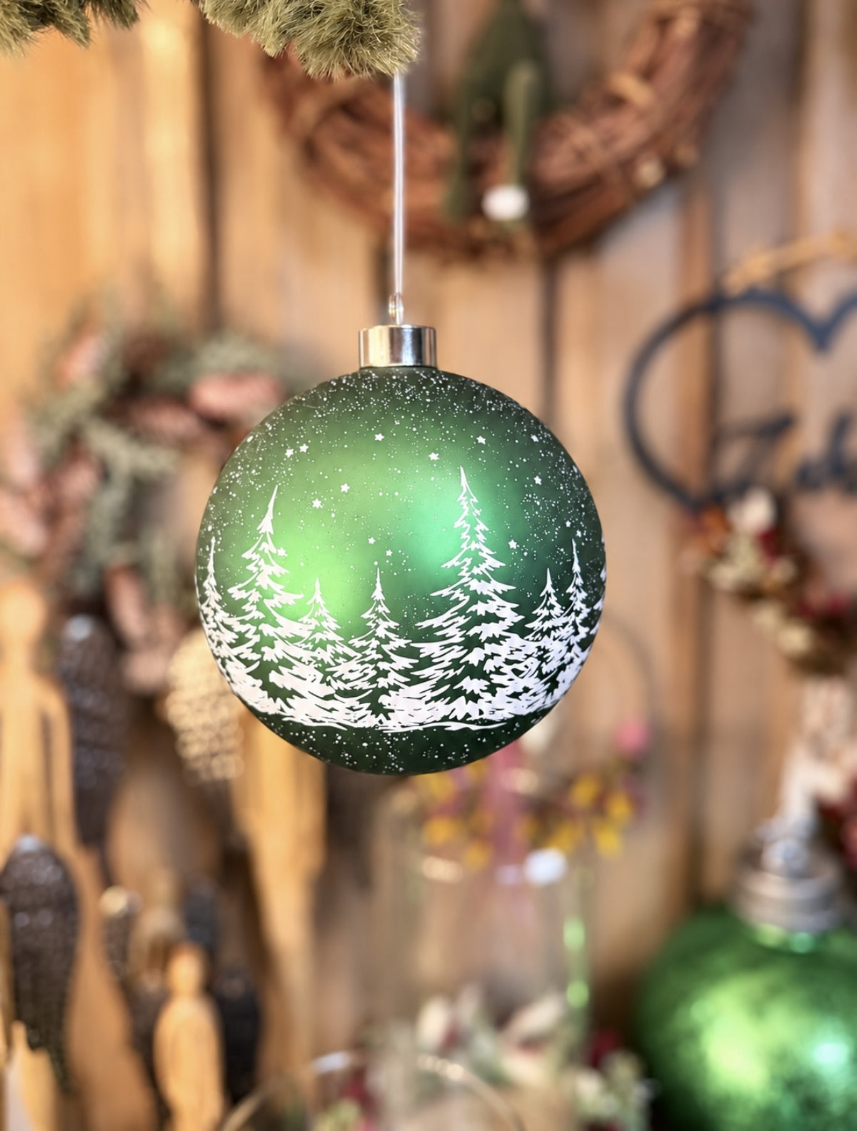 LED Hängekugel in Wintergrün