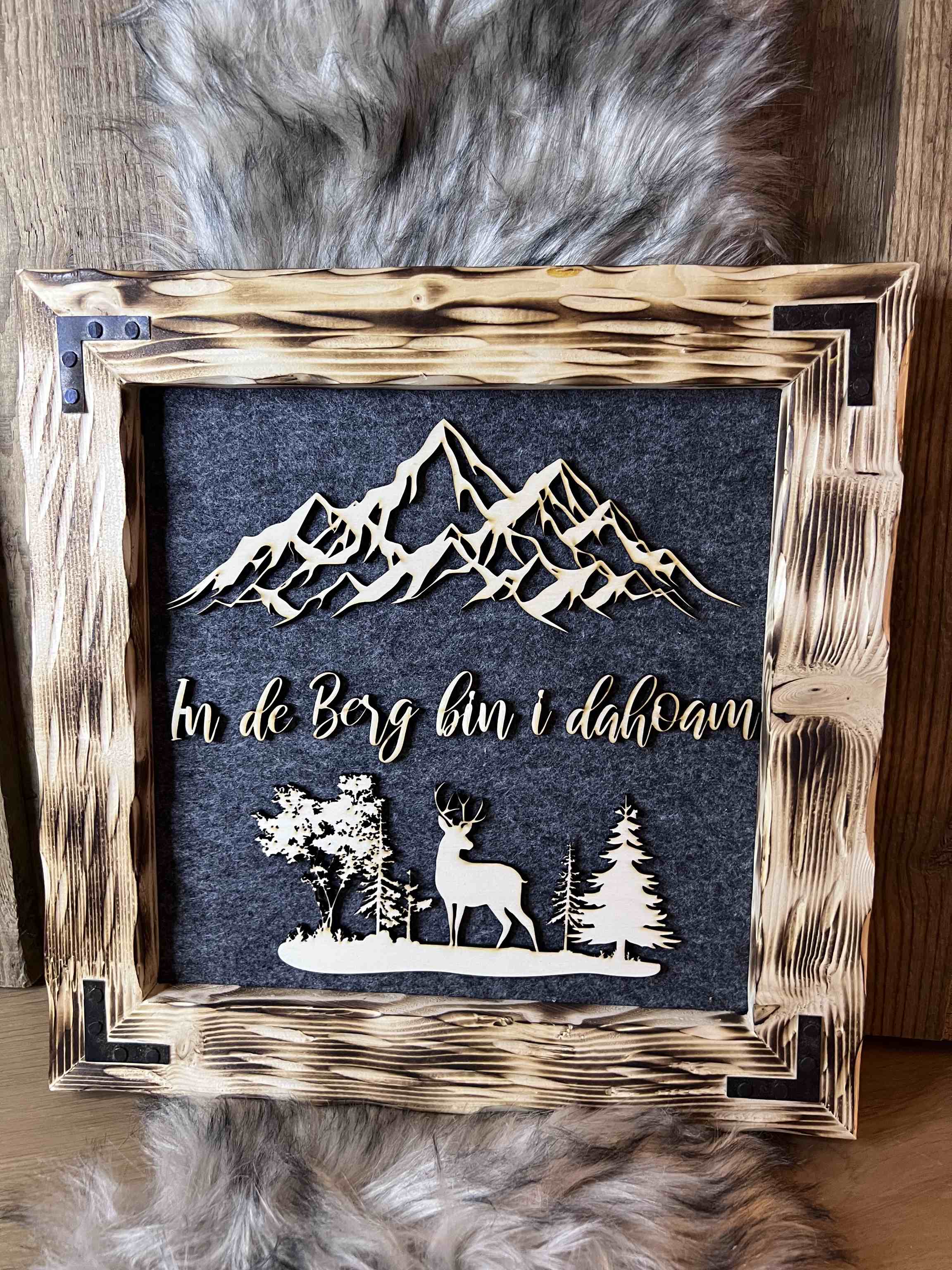 Holzrahmen 35*35cm "In de Berg bin i Dahoam "