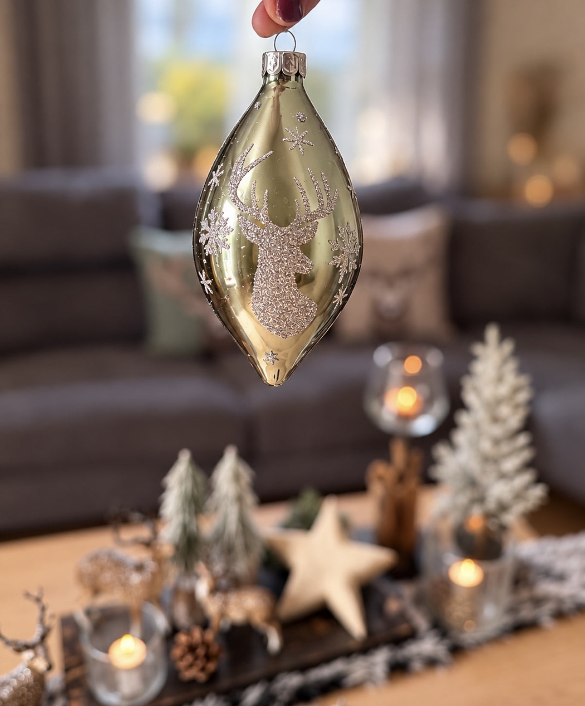 Christbaumanhänger mit Hirschmotiv tropfenförmig