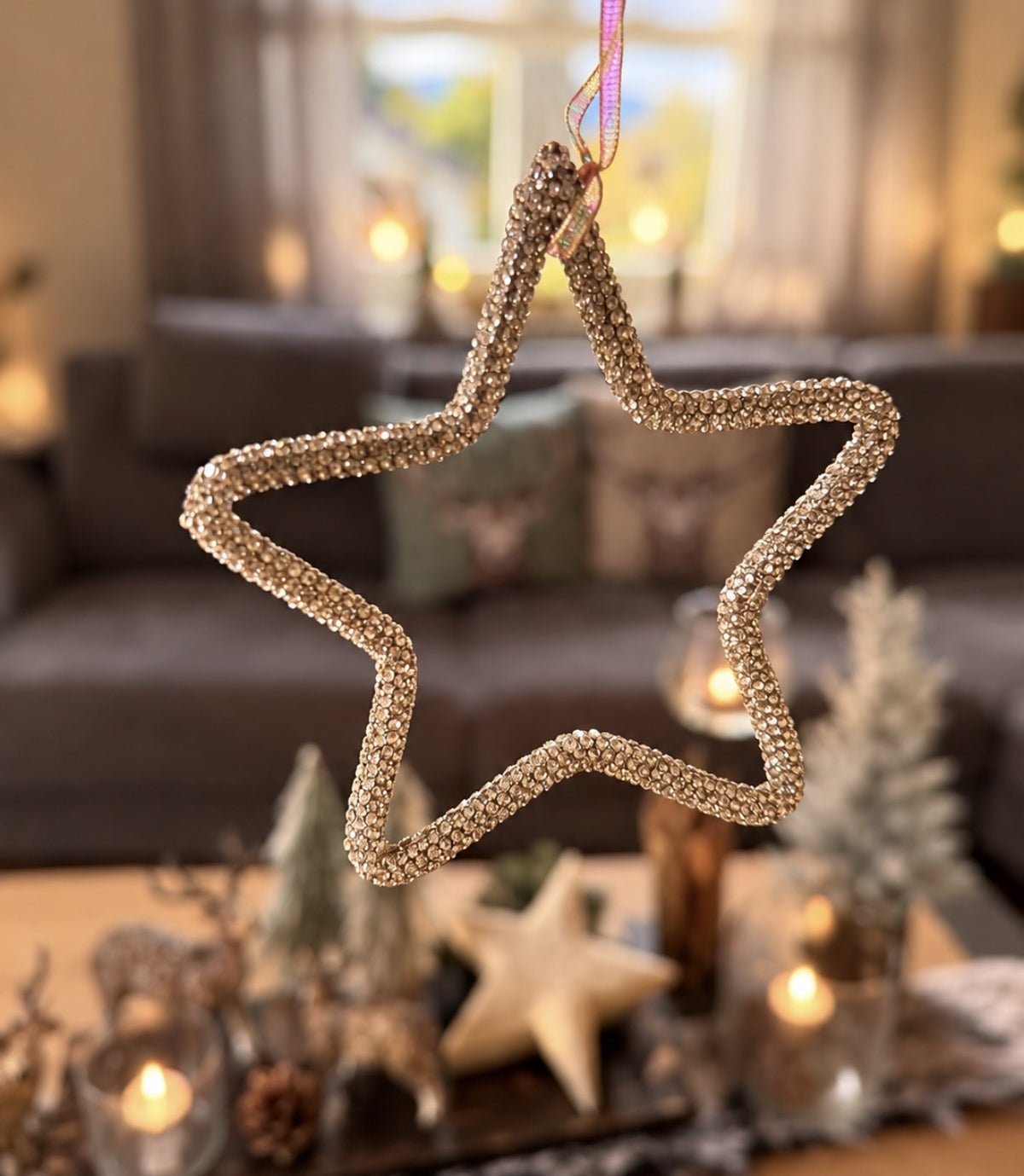 Christbaumanhänger aus Strasssteinen gold