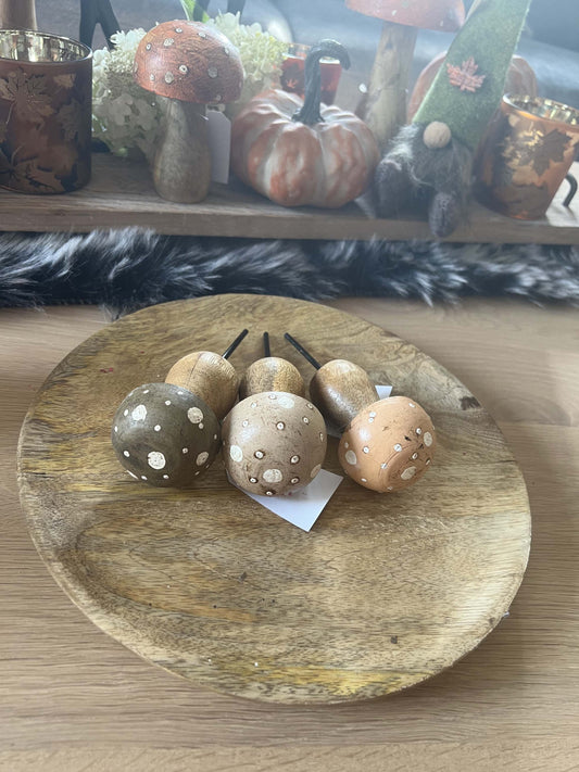 Pilzfigur aus Holz mit Staab Erdfarben