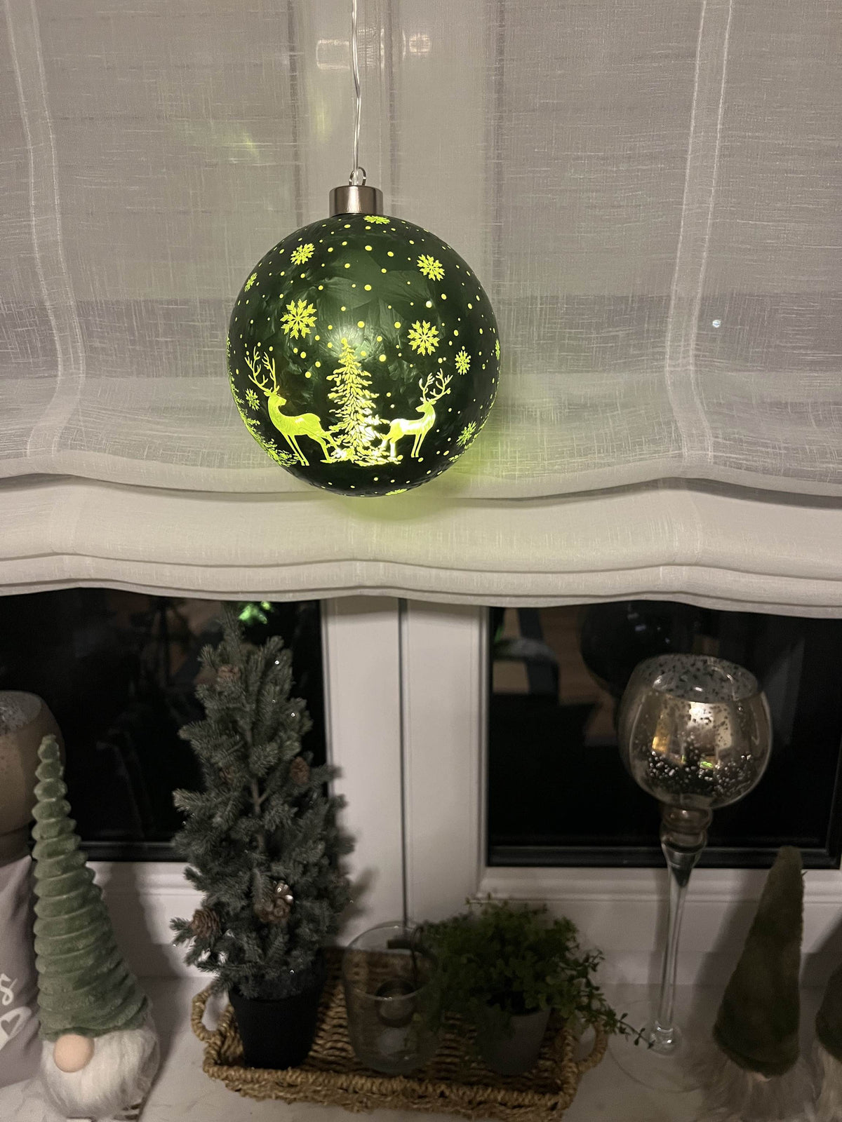 LED Hängekugel in Frosty Grün