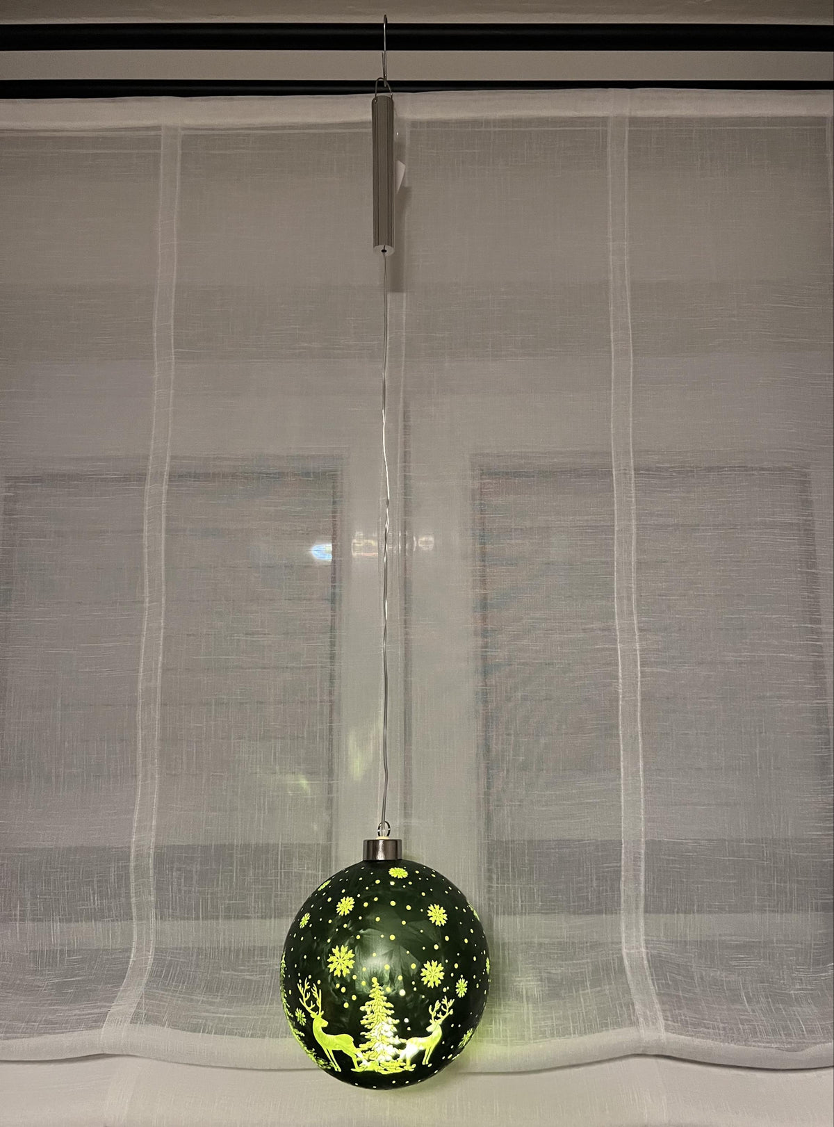 LED Hängekugel in Frosty Grün
