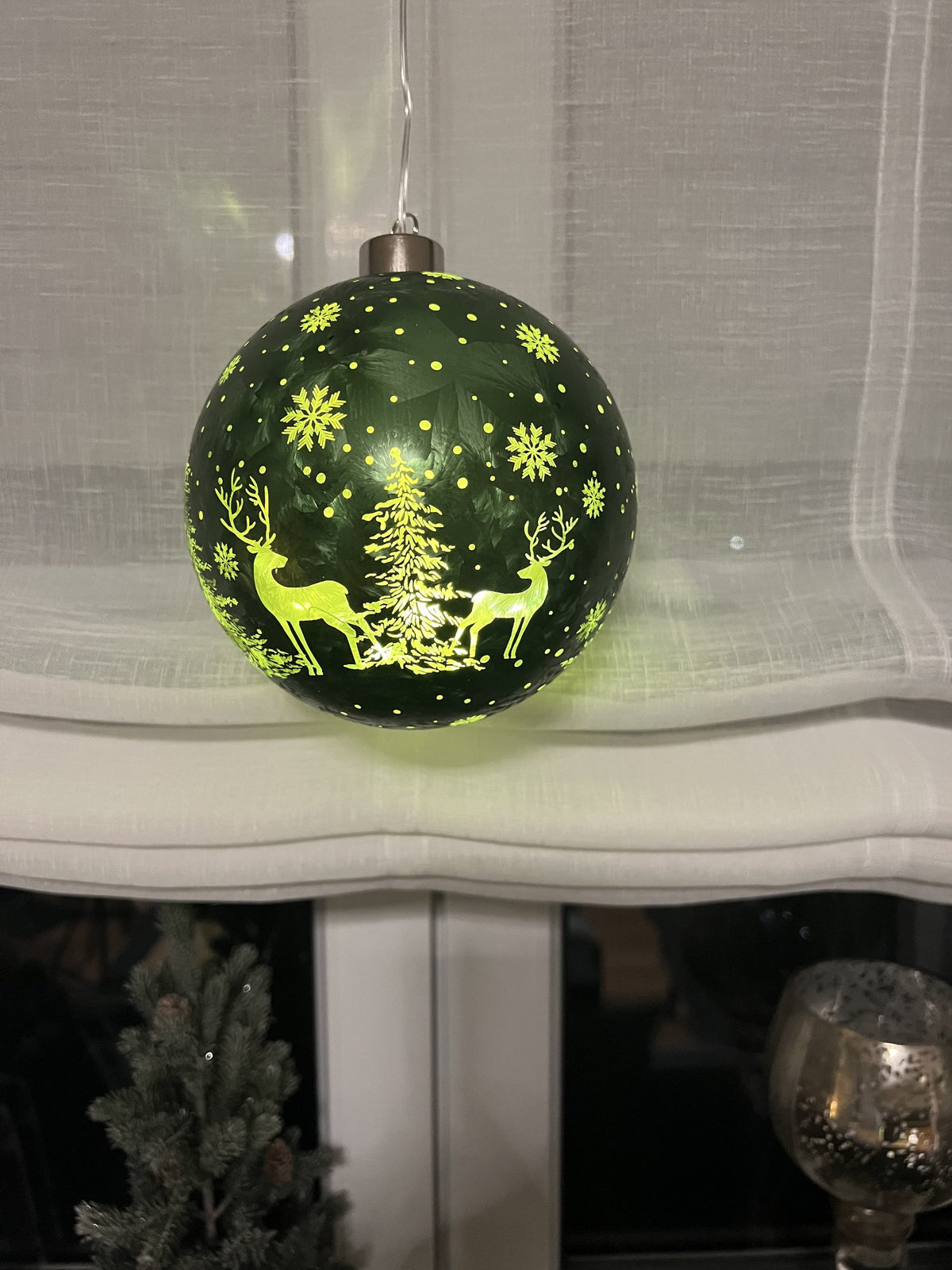 LED Hängekugel in Frosty Grün