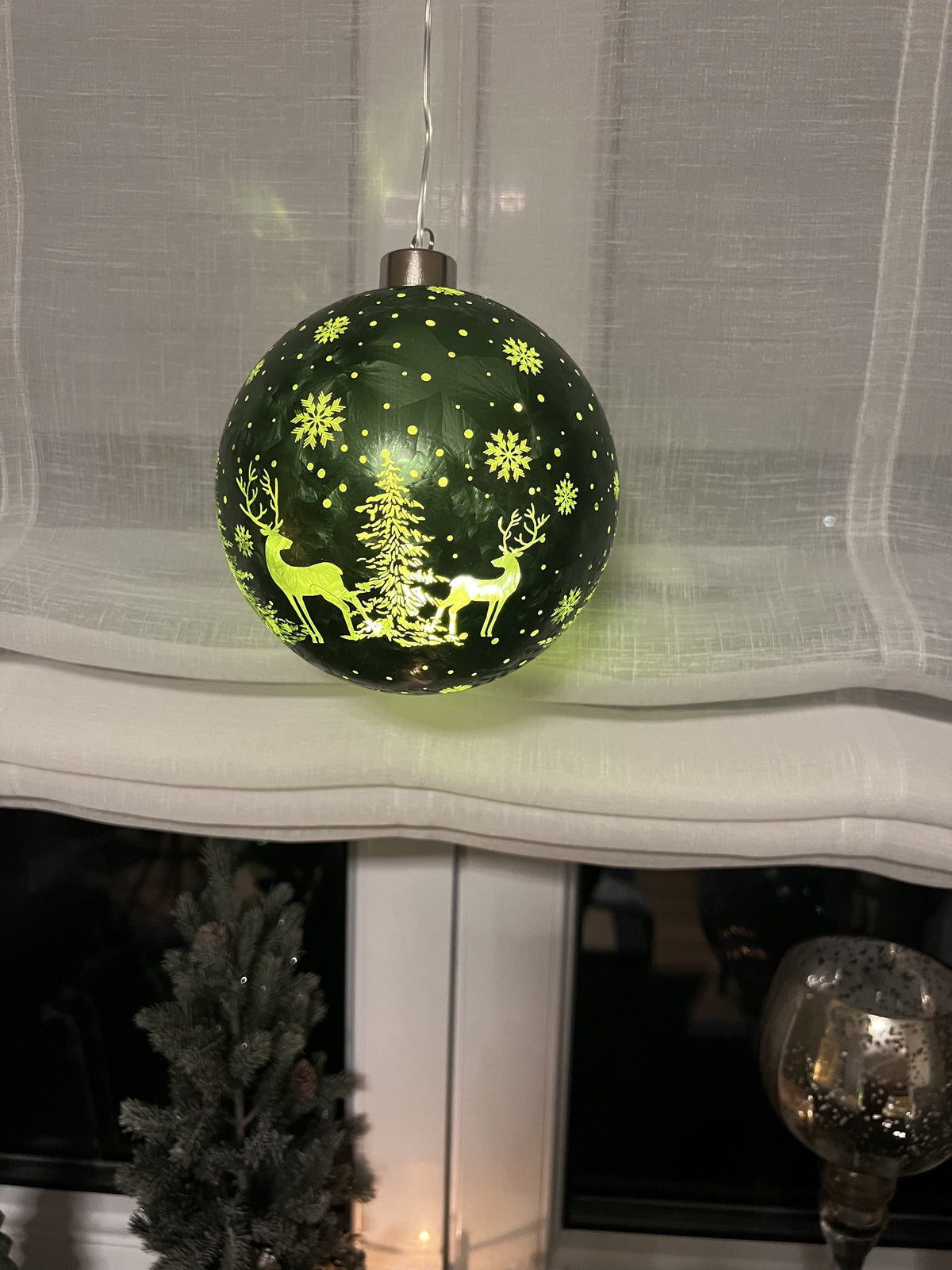 LED Hängekugel in Frosty Grün