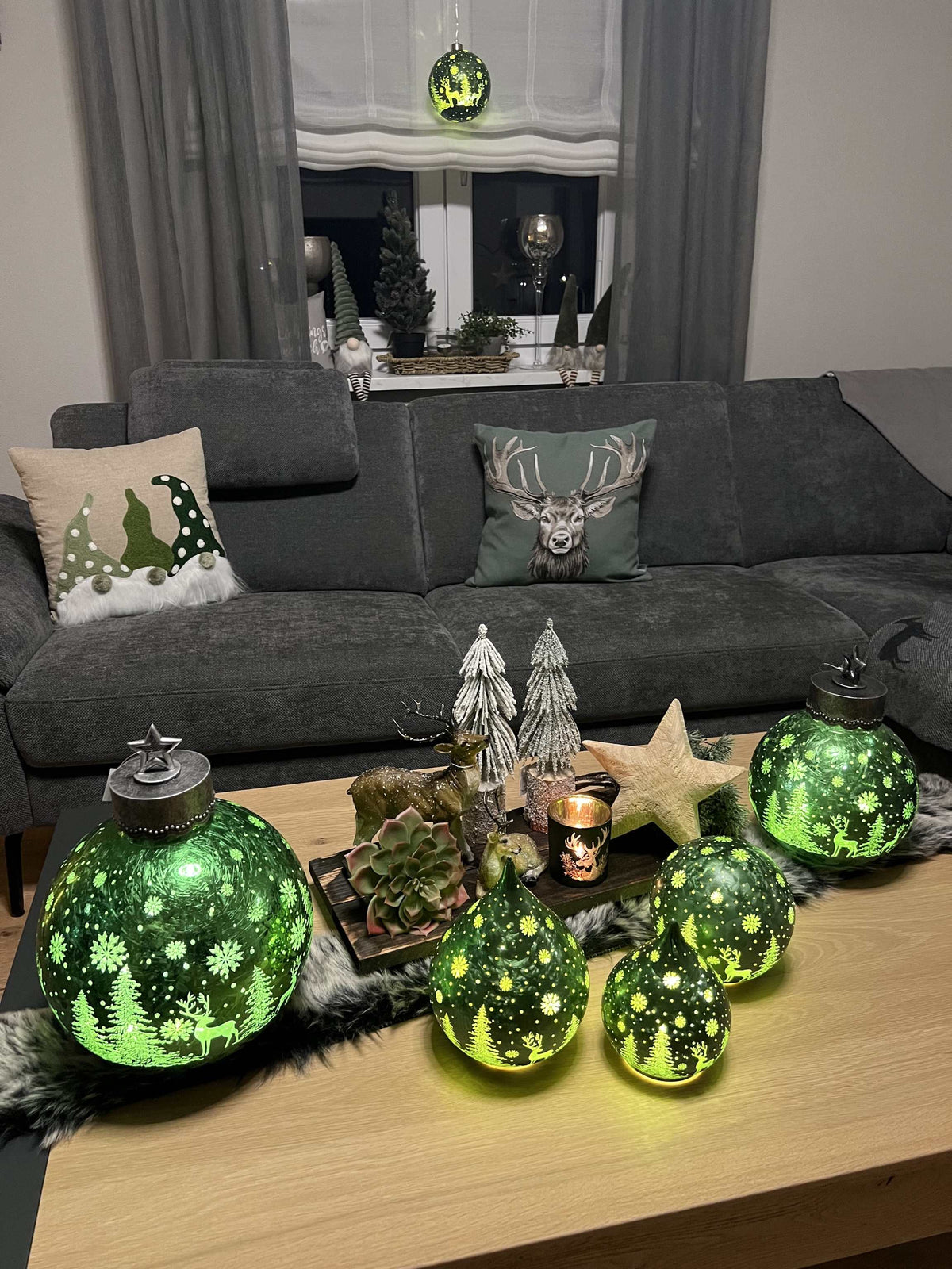 LED Dekokugel in Frosty Grün