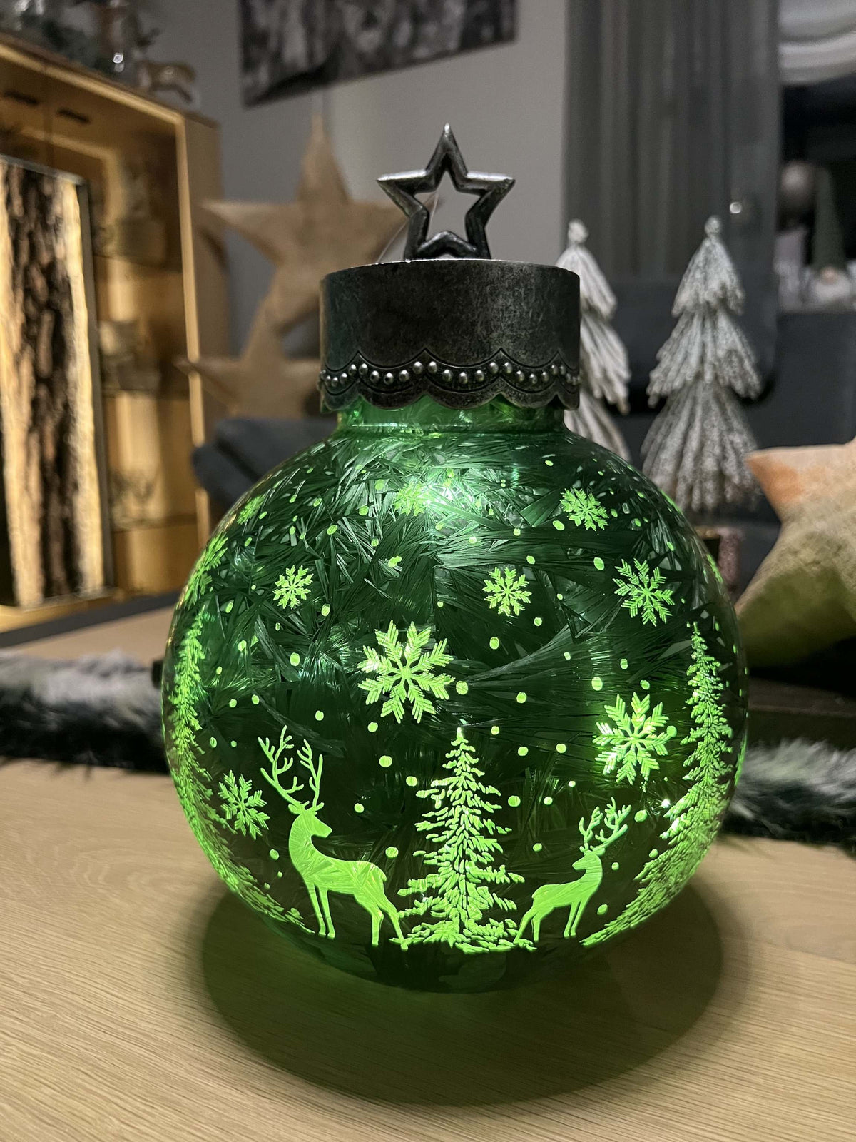 LED Dekokugel in Frosty Grün