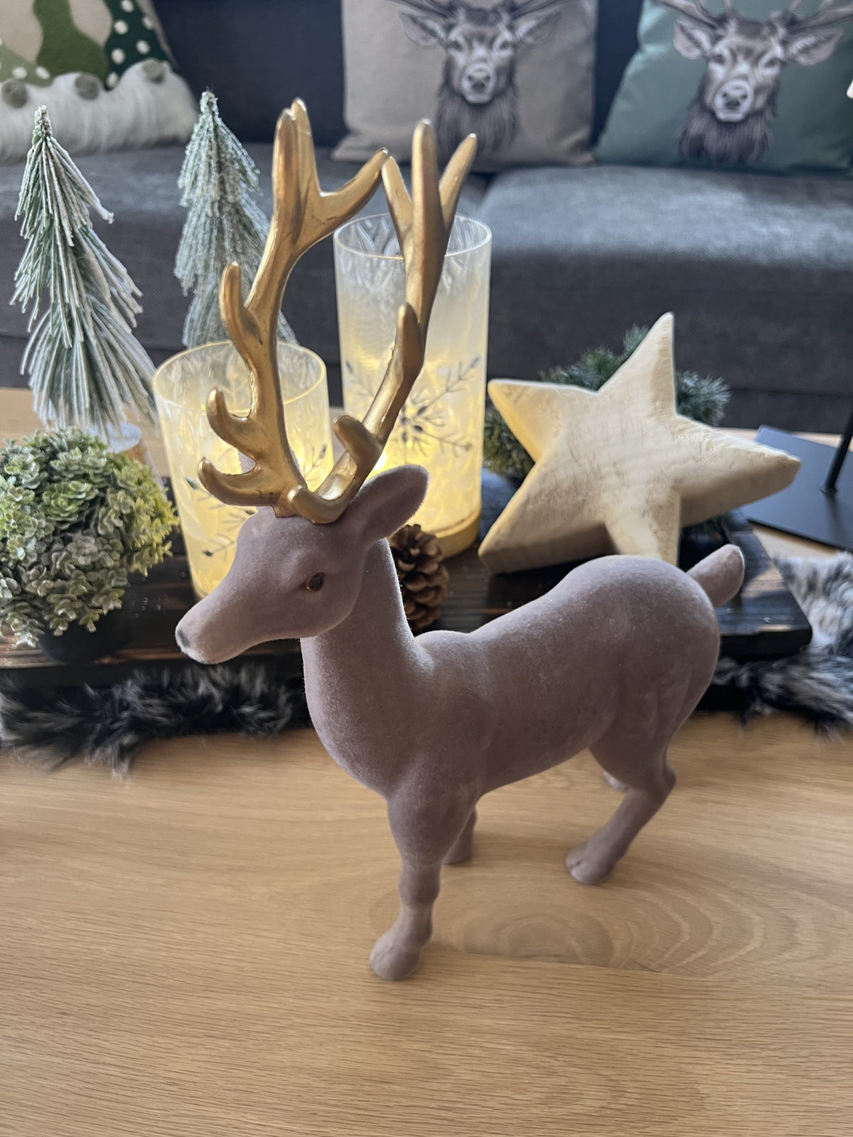 Hirschfigur beflockt grau