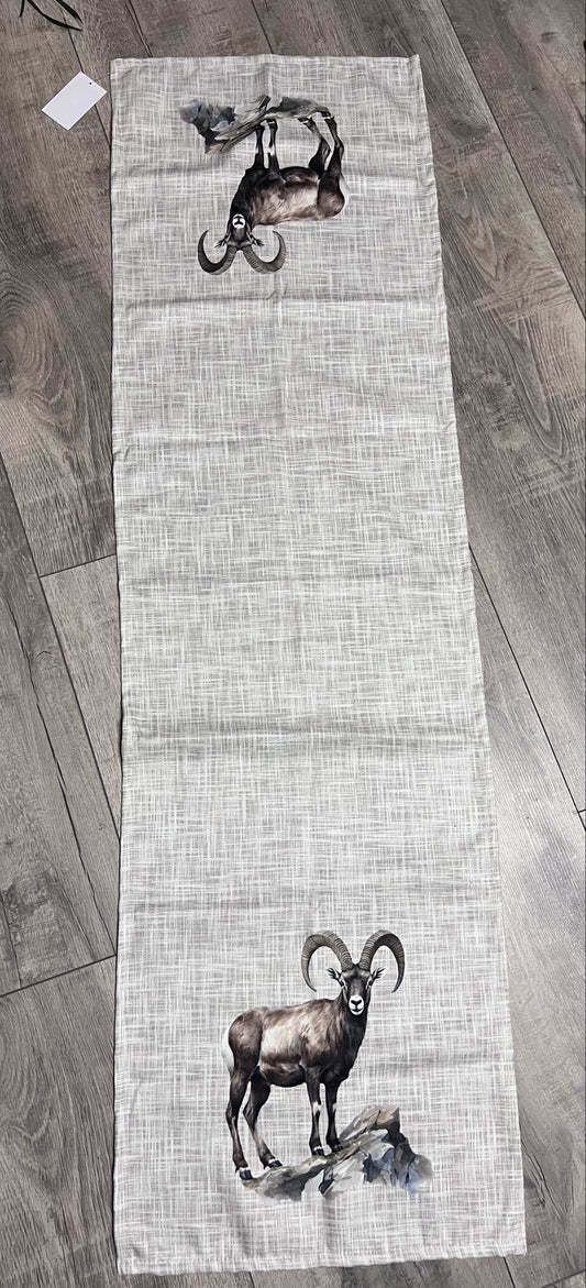 Tischläufer mit Steinbockmotiv "Poldi"