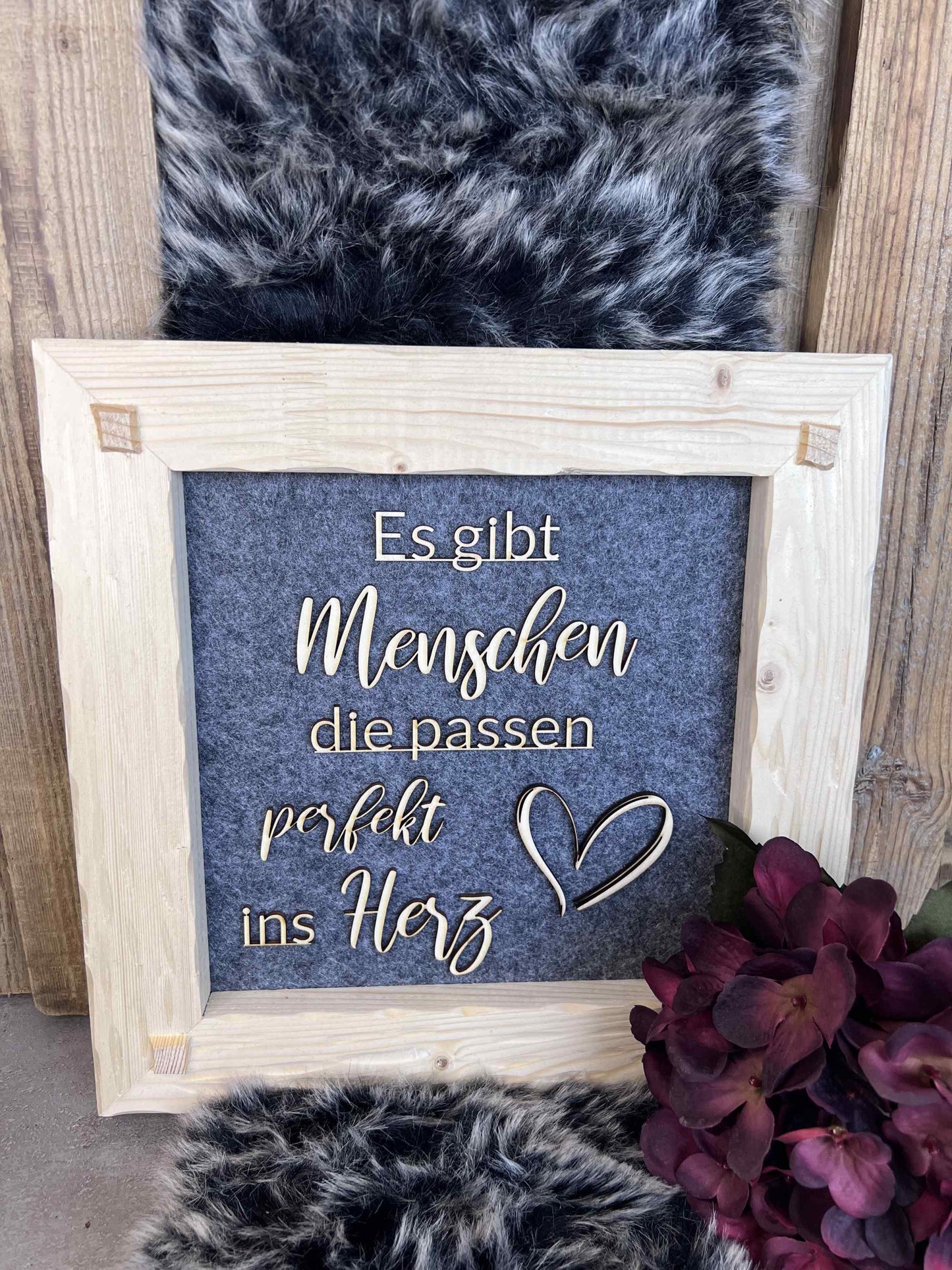 Holzrahmen 30*30cm "Es gibt Menschen die passen perfekt ins Herz"
