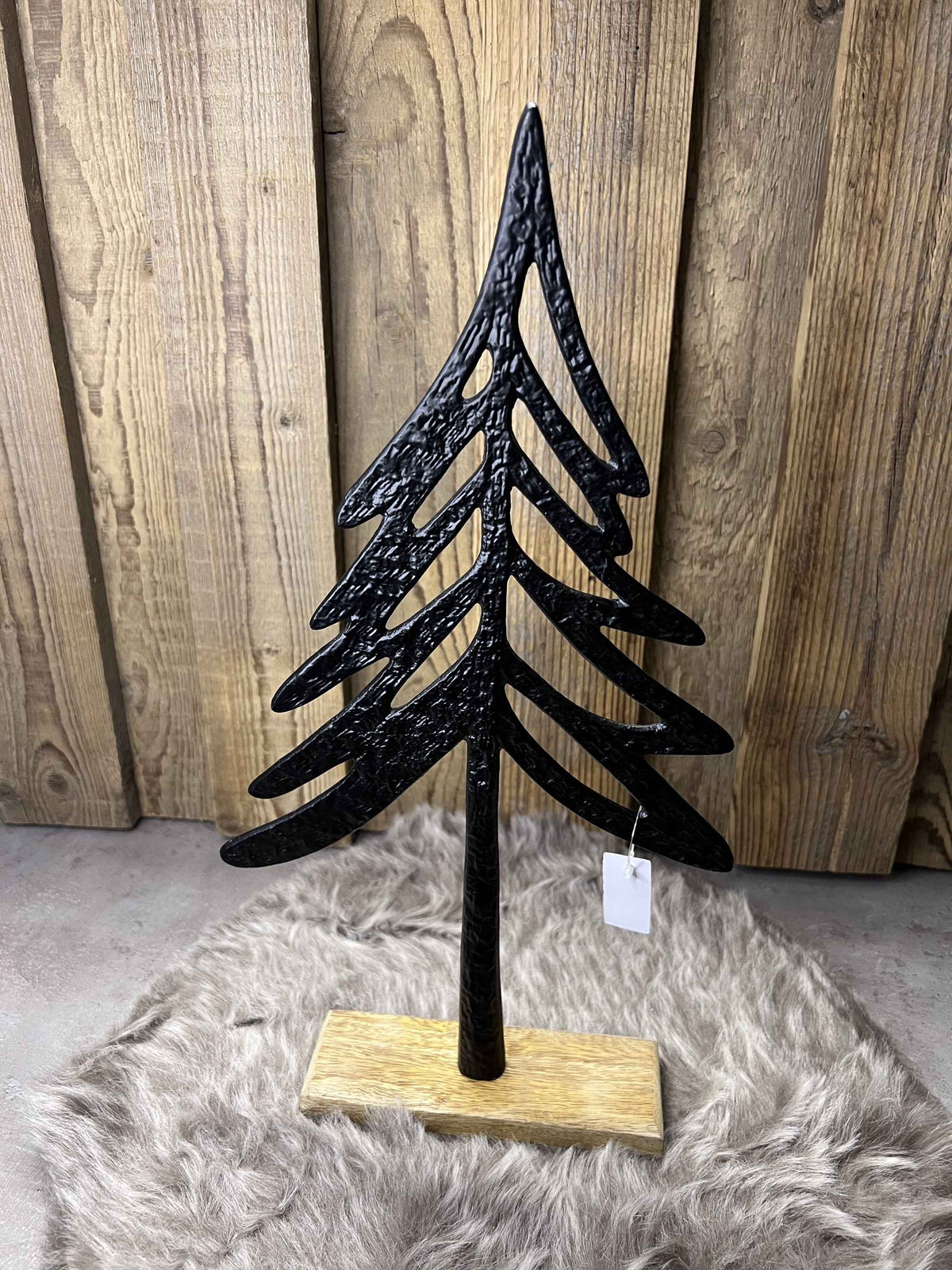 Metallbaum auf Holzsockel