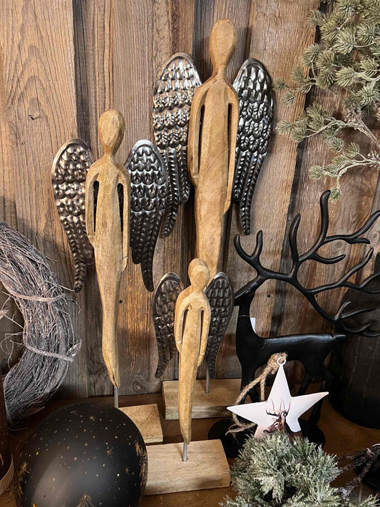 Engelsfigur aus Holz und Metall