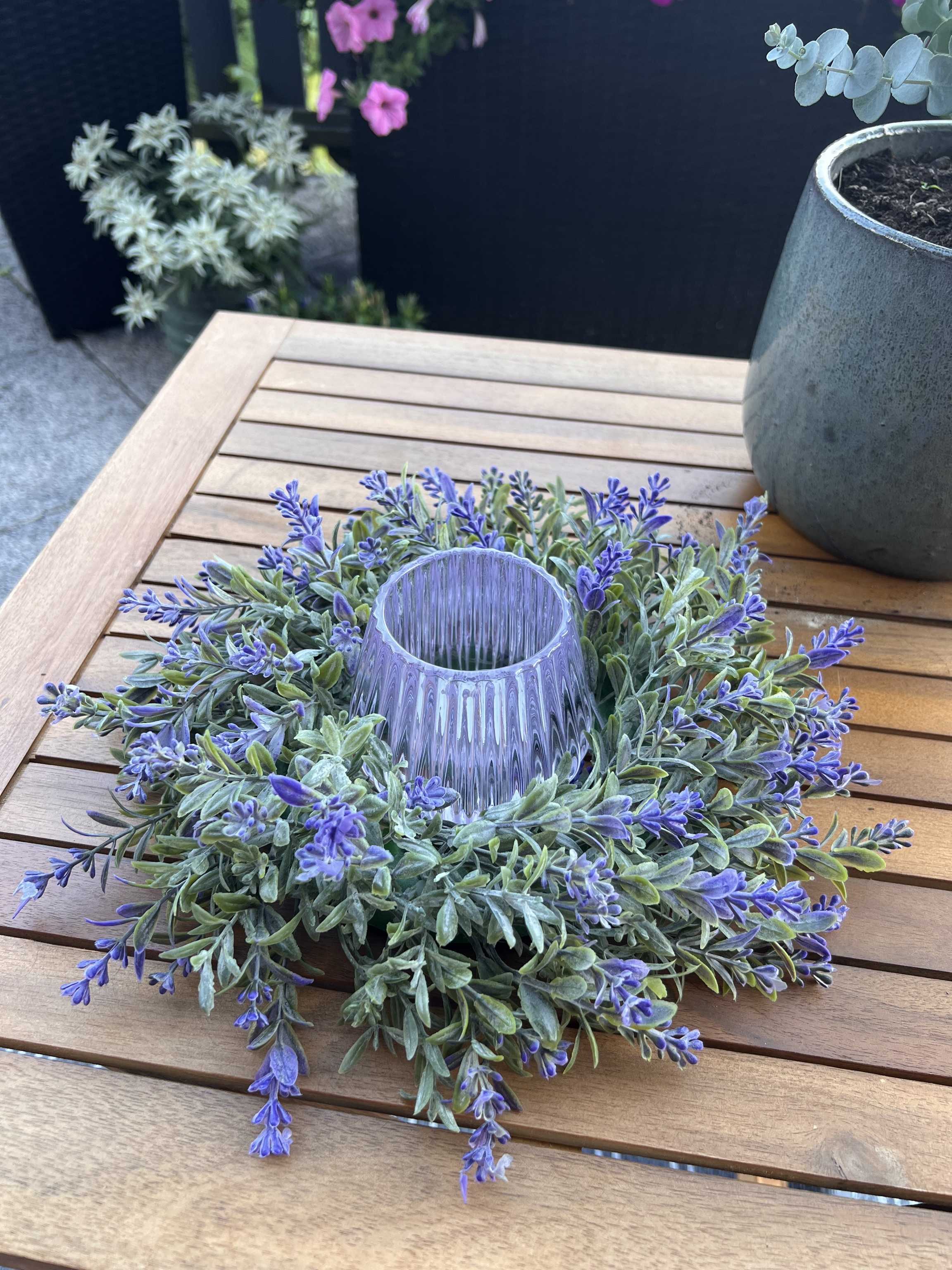 Sparset Lavendelkranz mit Windlicht